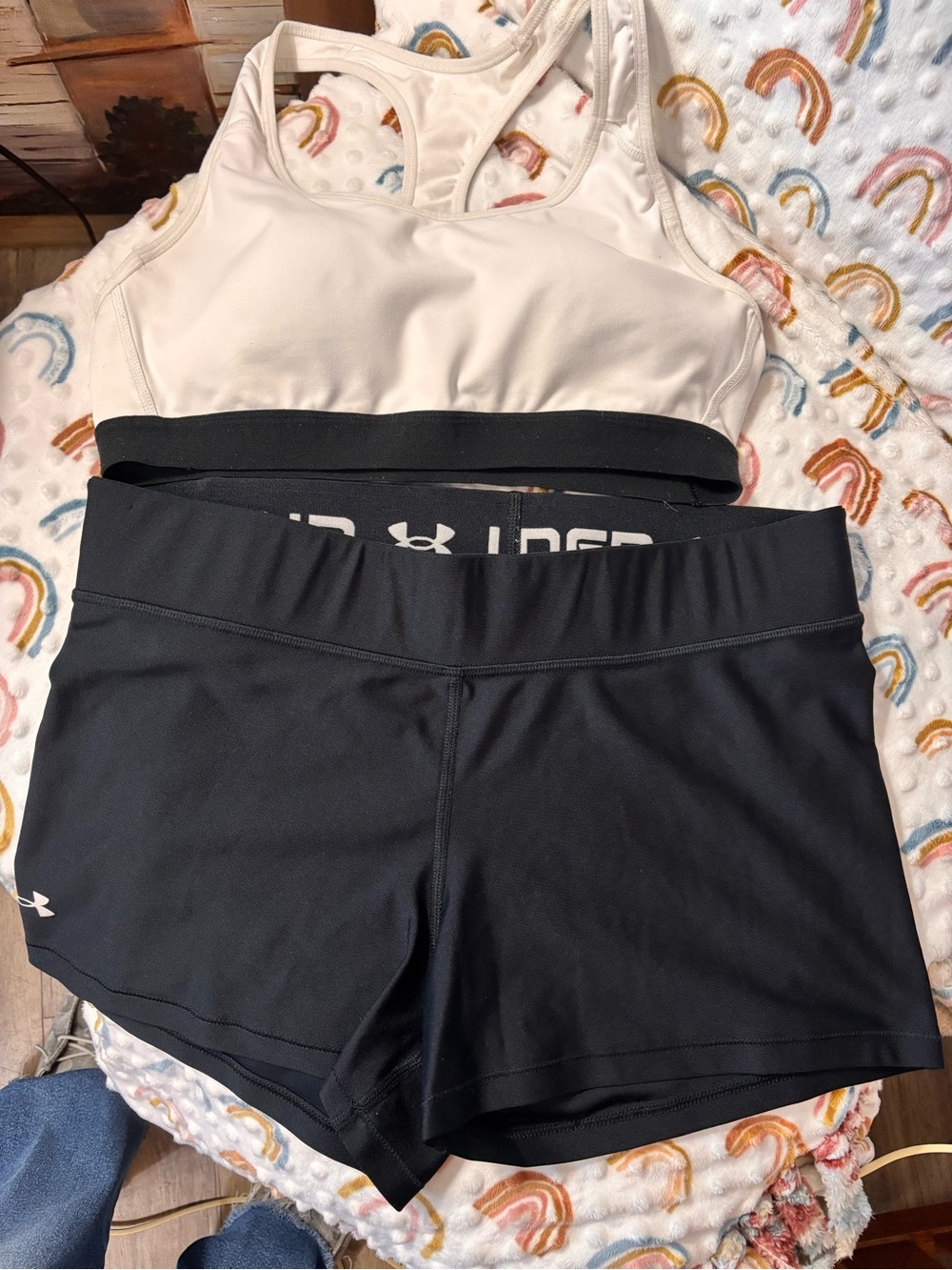 Under Armour Women's Black Performance Shorts xL with Bonus Sports Bra